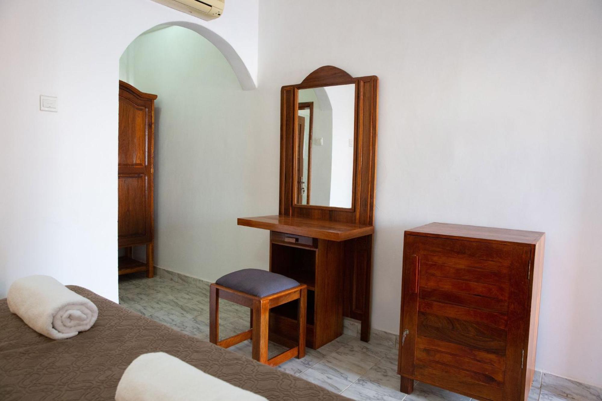 Seaview Gardens Hotel Кололі Екстер'єр фото